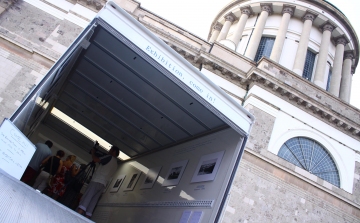 7 tonnás fotókiállítás Esztergomban - utazó kamionos tárlat