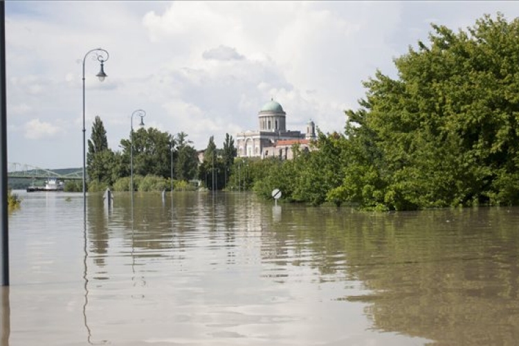 Több mint 200 ezren voltak veszélyben az árvíz miatt – Áradás számokban
