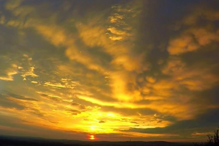 Videón a gyönyörű naplemente a Strázsa-hegyről!