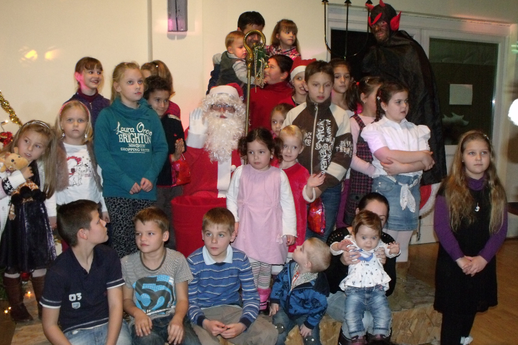 Rögbis Mikulás is jött Esztergomba