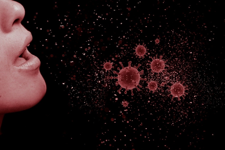 A koronavírus a tünetek megjelenése előtt 48 órával már fertőzhet