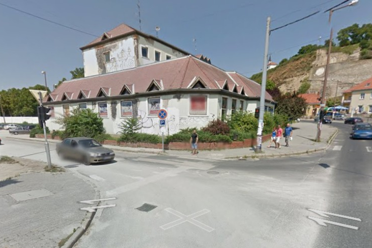 Eldőlhet: bontják vagy felújítják a Zöldházat