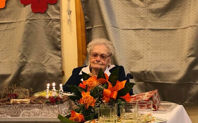 A 100 éves Erzsike nénit köszöntötték