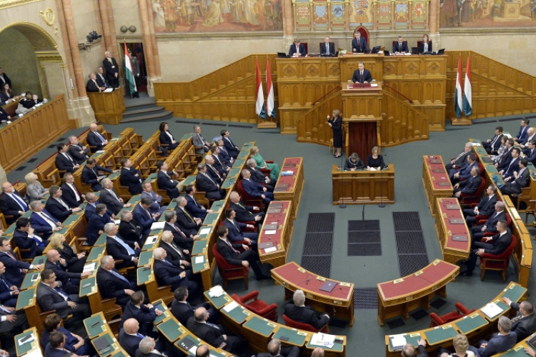 Újra a kormányt kérdezik a képviselők 
