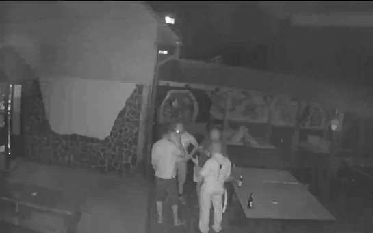Ököllel ütött a büntetett előéletű férfi a kocsmában - VIDEÓVAL