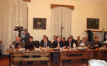 Rendkívüli testületi ülést kezdeményez a Fidesz
