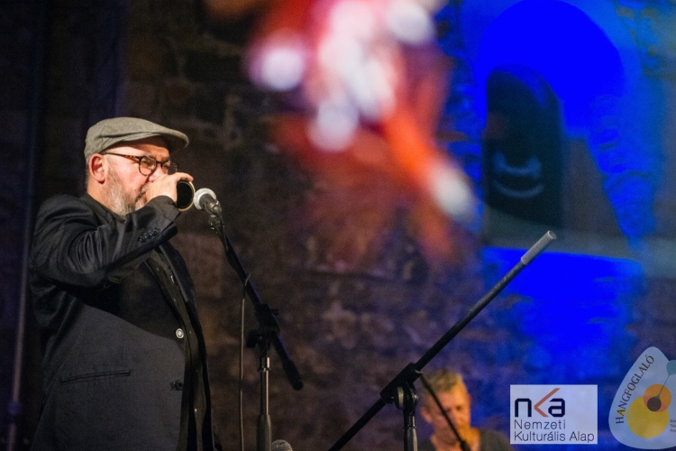 Úzgin Űver koncertre hív a Kaleidoszkóp Ház