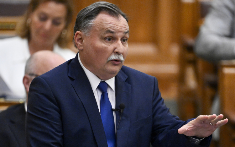 Gajdos László: szabályszegő és egészséget veszélyeztető üzemeknek nincs helyük Magyarországon