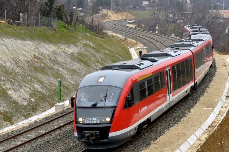 Ismét járnak a vonatok Esztergom és Budapest között