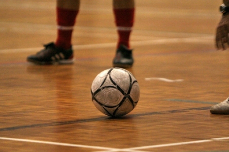 Mindszenty iskolásoké a sportcsarnok első idénybeli focikupája