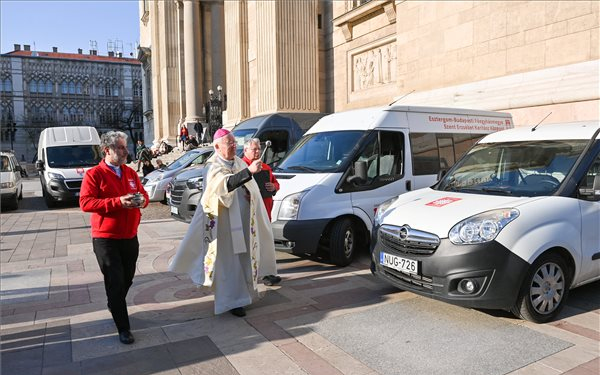 Újabb segélyszállítmányokat indítanak Kárpátaljára katolikus szervezetek