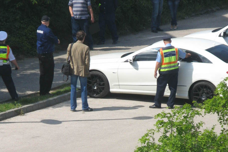 Furcsa rendőri intézkedés a Bánomin egy luxuskocsi miatt - FOTÓK