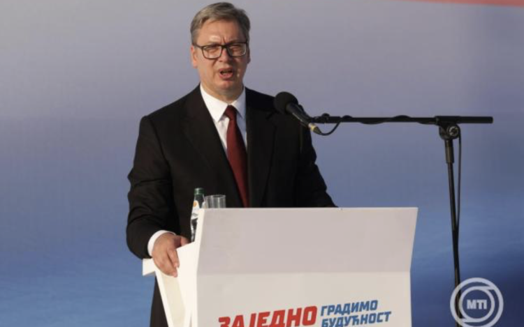 A szerb elnök bejelentette a lemondását, de azt is, hogy a politikában marad