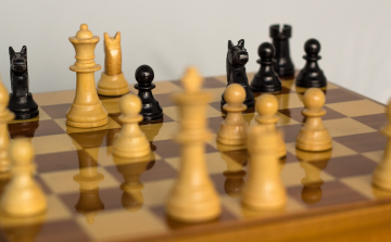Szervezett Esztergom környékén a sakk oktatás 