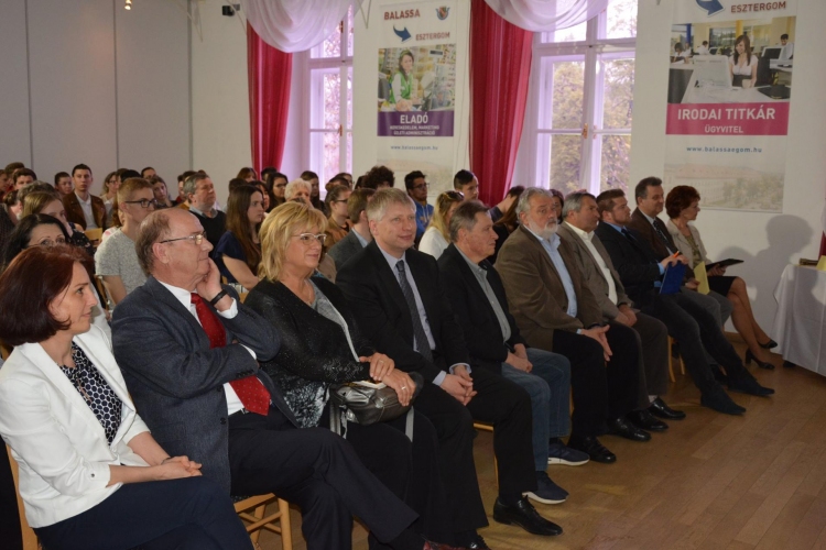 Támogatást nyújtó gyakornoki programot népszerűsítettek Esztergomban
