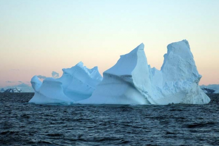 Az Antarktisztól vinnének óriási jéghegyeket az Arab-öbölbe ivóvíznek