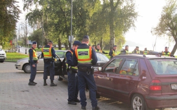 Totális rendőrségi razzia – 38 szabálysértőt ért tetten a rendőrsereg Esztergomban - FOTÓK