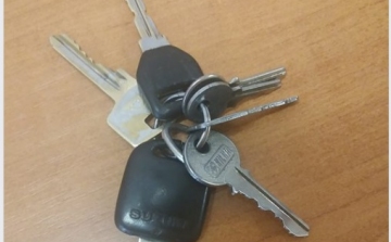 A hivatal udvarában elvesztett kulcs várja tulajdonosát!!!