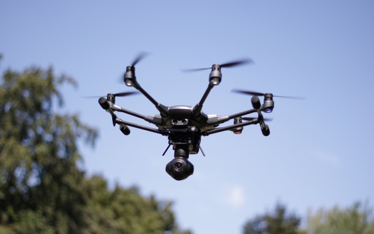 Szigorítja a brit kormány a drónok használatának szabályozását