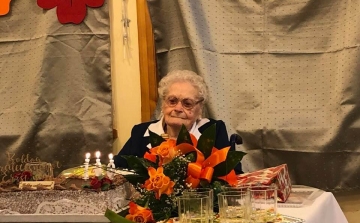 A 100 éves Erzsike nénit köszöntötték
