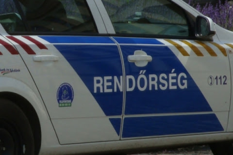 Oszlopnak csapódott egy kocsi Nyergesújfalu és Bajót között