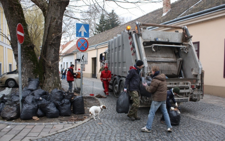 Sikeres várostakarítás Esztergomban