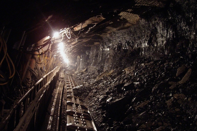Kilenc bányászt keresnek egy lengyel bányaomlás után
