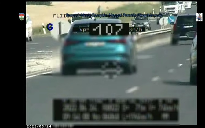 A gyorshajtás buktatta le az ittas sofőrt - videó