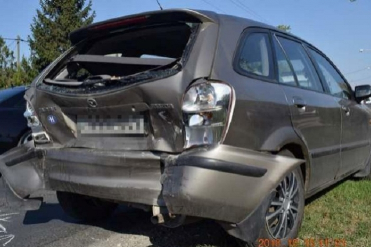 Baleset Kertvárosban, ketten megsérültek