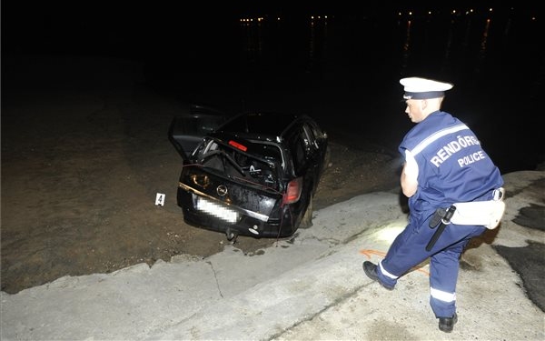Újabb részletek az autóval Dunába guruló férfi tragédiájáról!