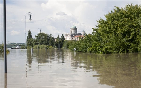 Több mint 200 ezren voltak veszélyben az árvíz miatt – Áradás számokban
