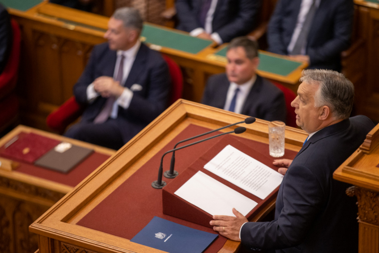 Orbán Viktor rendkívüli bejelentést tett: megadóztatják a nagy cégeket