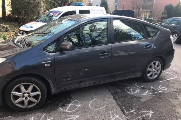 Két autót összetört, keresik – Jelentkezzen és elkerüli a feljelentést!