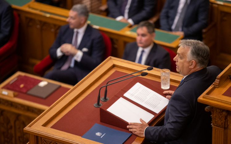 Orbán Viktor rendkívüli bejelentést tett: megadóztatják a nagy cégeket