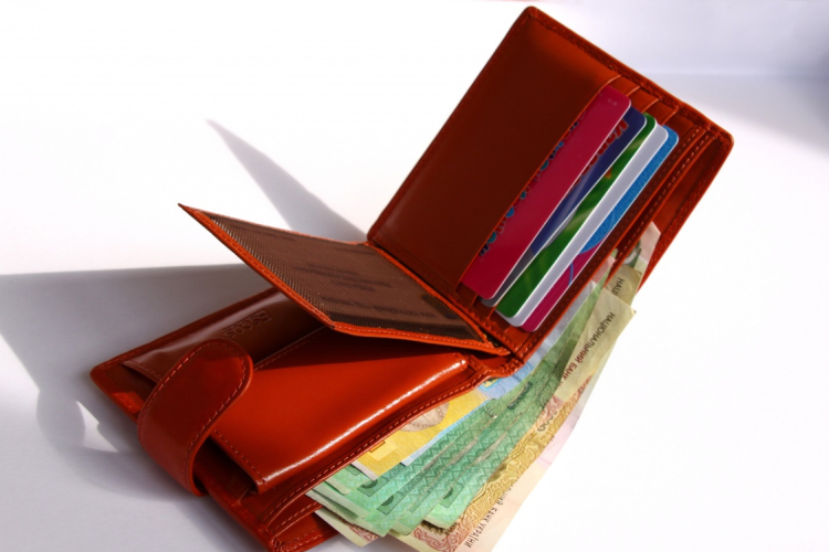 Becsületes esztergomi: egyhavi fizetéssel együtt adta vissza az elveszett pénztárcát