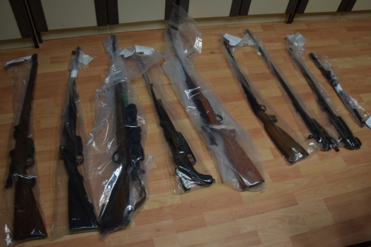 Rengeteg fegyvert és lőszert foglaltak le a rendőrök Nógrád megyében - VIDEÓ