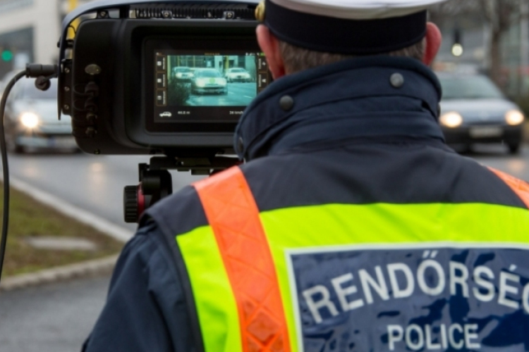 Újra hadrendben a traffipaxok Esztergom környékén – Itt mérnek!
