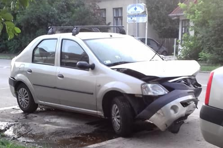 Parkoló kocsikat tört össze egy autós Esztergomban