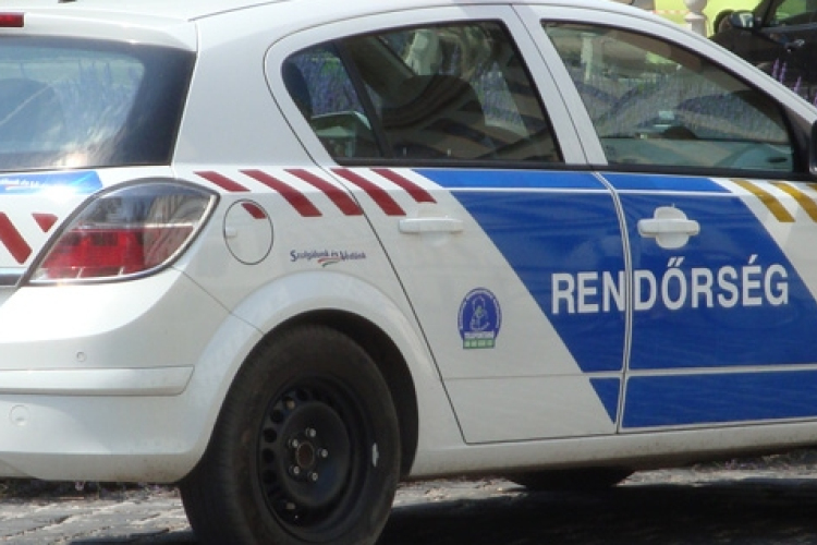 Lebukott egy eltiltott autós és egy körözött férfi