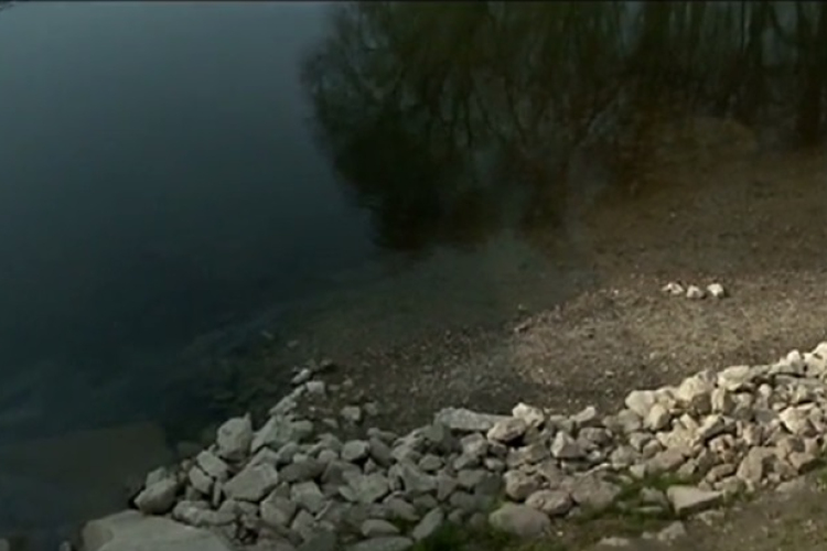 Megkezdődött a kis-dunai olajszennyezés kárelhárítása 