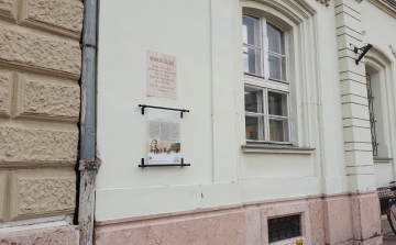 Históriás táblák kerülnek Esztergom híres épületeire