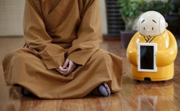 Robotszerzetest állítottak a buddhizmus szolgálatába egy pekingi templomban