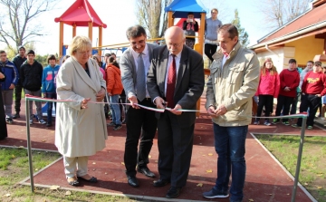 Új játszóteret avatott a Montágh iskola