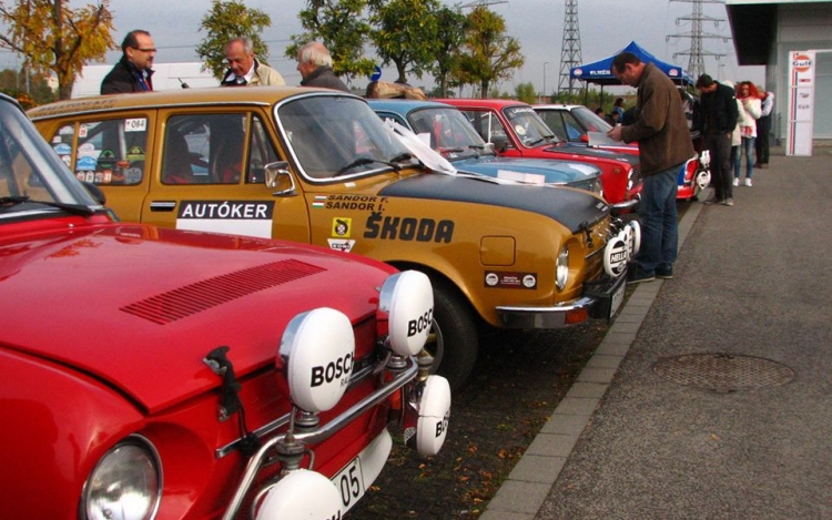 Oldtimer autócsodák jönnek Esztergomba