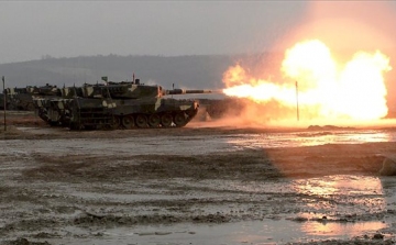 Megérkezett az utolsó két Leopard 2A4 harckocsi