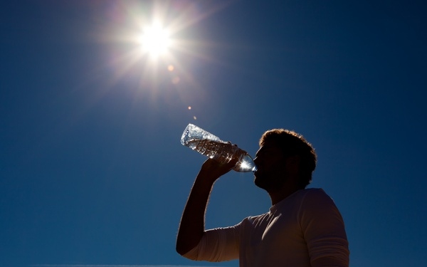 Hőségriasztás: párakapu és vízosztás Esztergomban