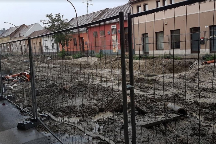 Eltört egy gázvezeték Esztergomban - FOTÓK