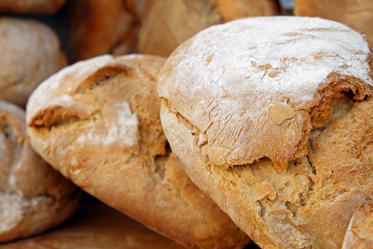 Pékszövetség: áron alul értékesíti a sütőipar a fehér és félbarna kenyeret