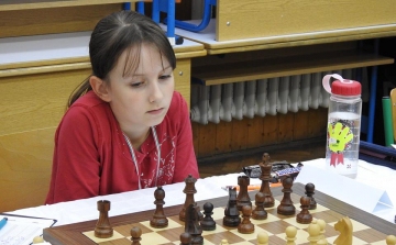 Támogatókat keresnek a vb-re készülő esztergomi ifjú sakkozók!