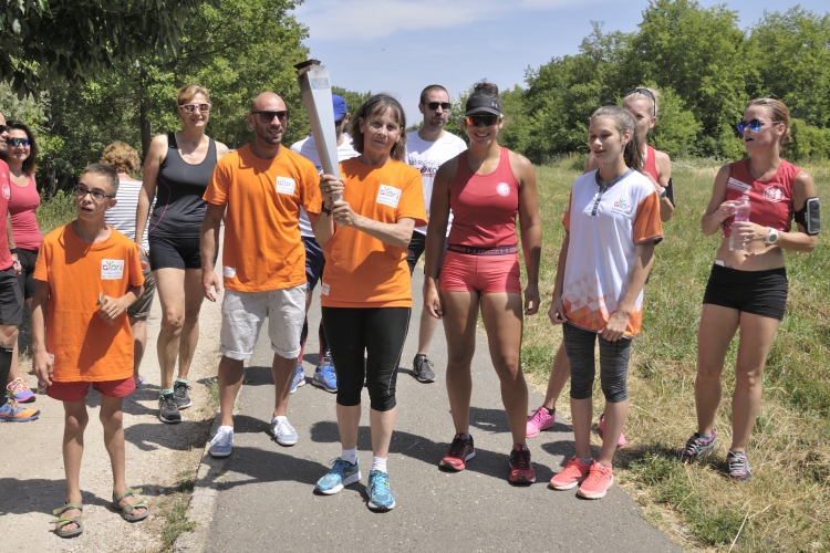 Olimpiai lángfutás Esztergomban - világeseményhez csatlakoztak a helyiek - VIDEÓVAL